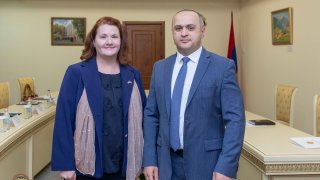Քննչական կոմիտեի նախագահի տեղակալ Արսեն Այվազյանն ընդունել է ՀՀ-ում ԱՄՆ դեսպանատան հյուպատոսական բաժնի ղեկավարին